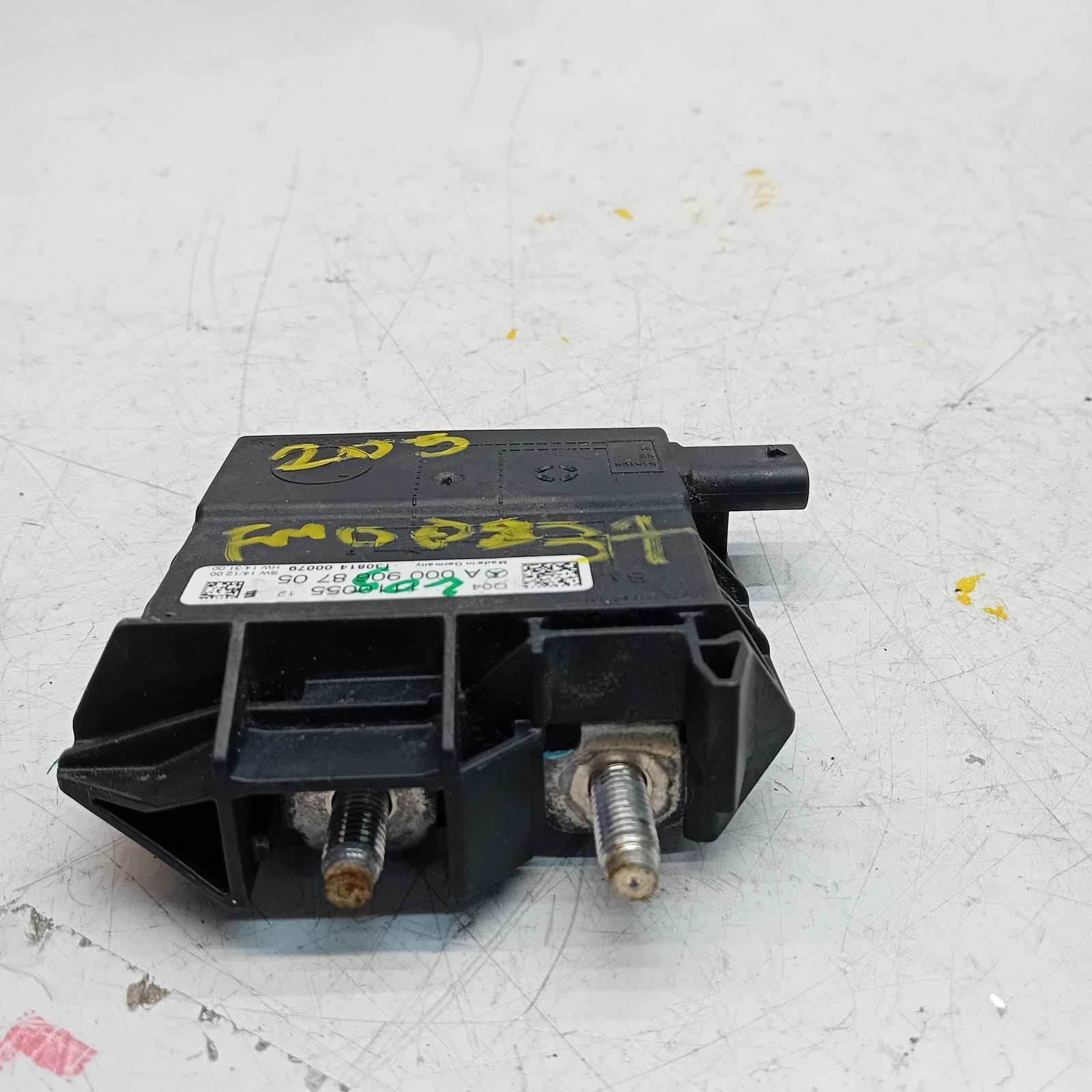 MERCEDES  C E CLASS W205 W213 NEGATIVE BATTERY CLAM TERMINAL A0009068705 FM00837