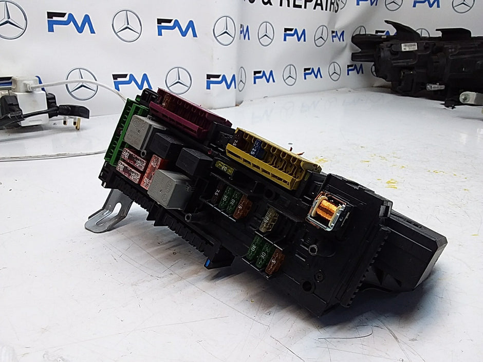 MERCEDES C-CLASS W204  FUSE  BOX RELAY A2049060205 FMF102