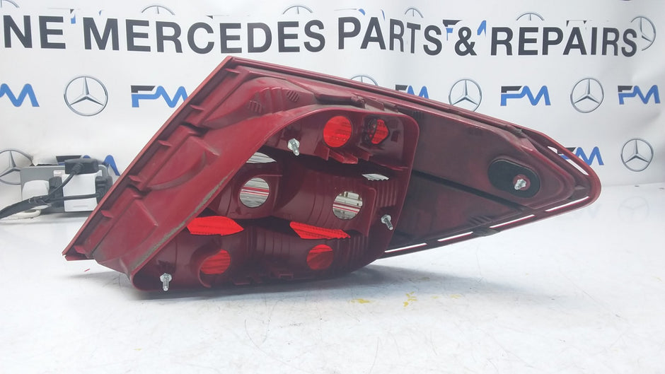 MERCEDES C-CLASS W204 PASSENGER SIDE NS REAR TAIL LIGHT A2048202964 2011 FMT107