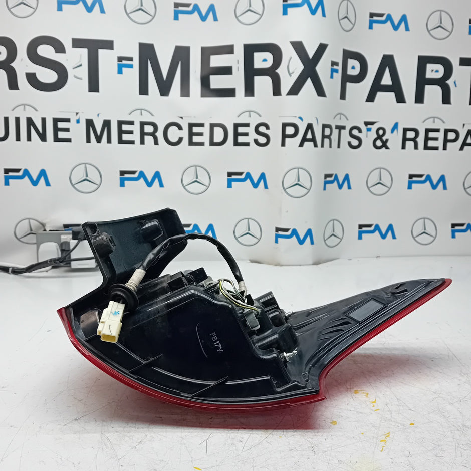 MITSUBISHI OUTLANDER PASSENGER SIDE NS REAR TAIL LIGHT FMT190 HALF LED