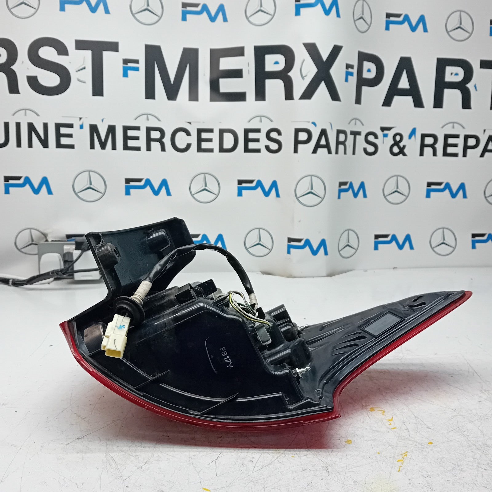 MITSUBISHI OUTLANDER PASSENGER SIDE NS REAR TAIL LIGHT FMT190 HALF LED