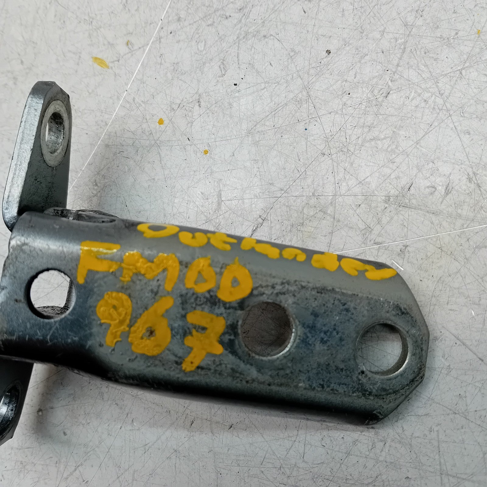 MITSUBISHI OUTLANDER MK3 RIGHT FRONT DOOR LOWER HINGE PANEL A204 A046834 FM00967