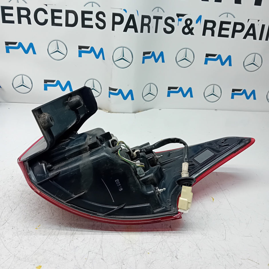 MITSUBISHI OUTLANDER MK3 2015-19 PASSENGER SIDE NS OUTER REAR TAIL LIGHT FMT137