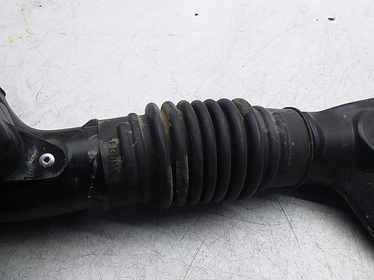 MITSUBISHI OUTLANDER AIR INTAKE TUBE  FMI61 1505A661