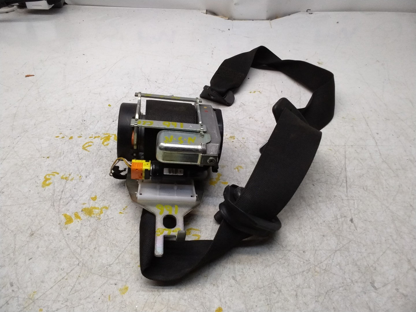 MERCEDES BENZ GLE W166 SIDE REAR SEAT BELT A1668603185 FMS372 NSR
