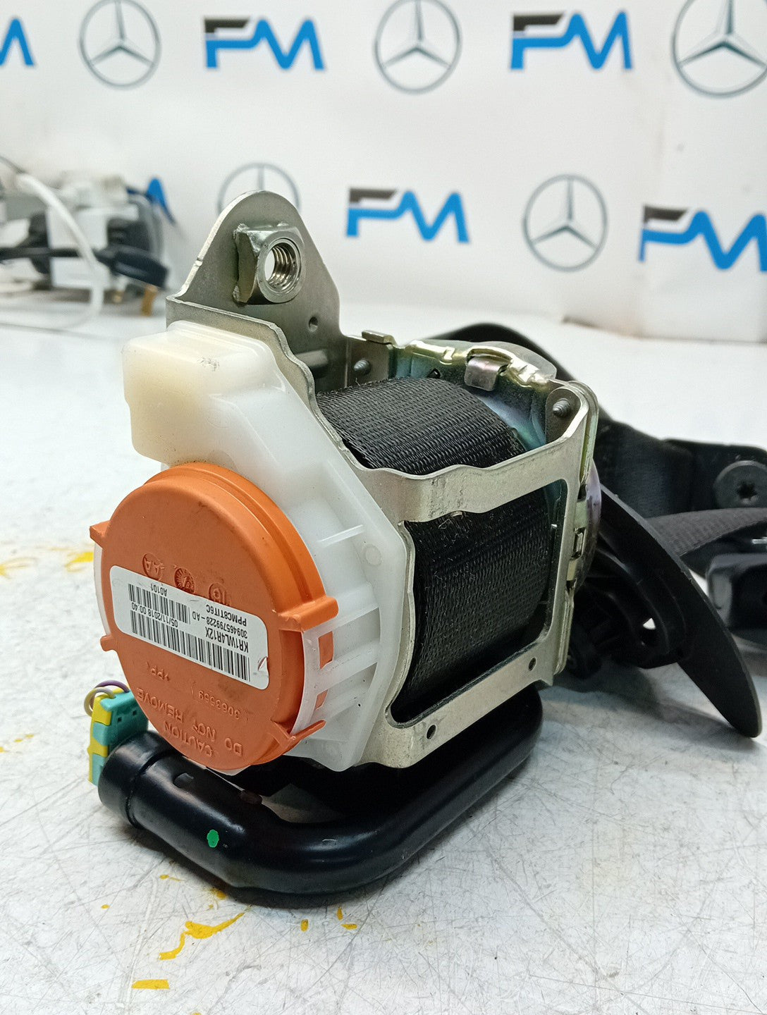 MERCEDES A CLASS  FRONT LEFT SEAT BELT WITH PRETENSIONER A1778600700 FMS68 NSF