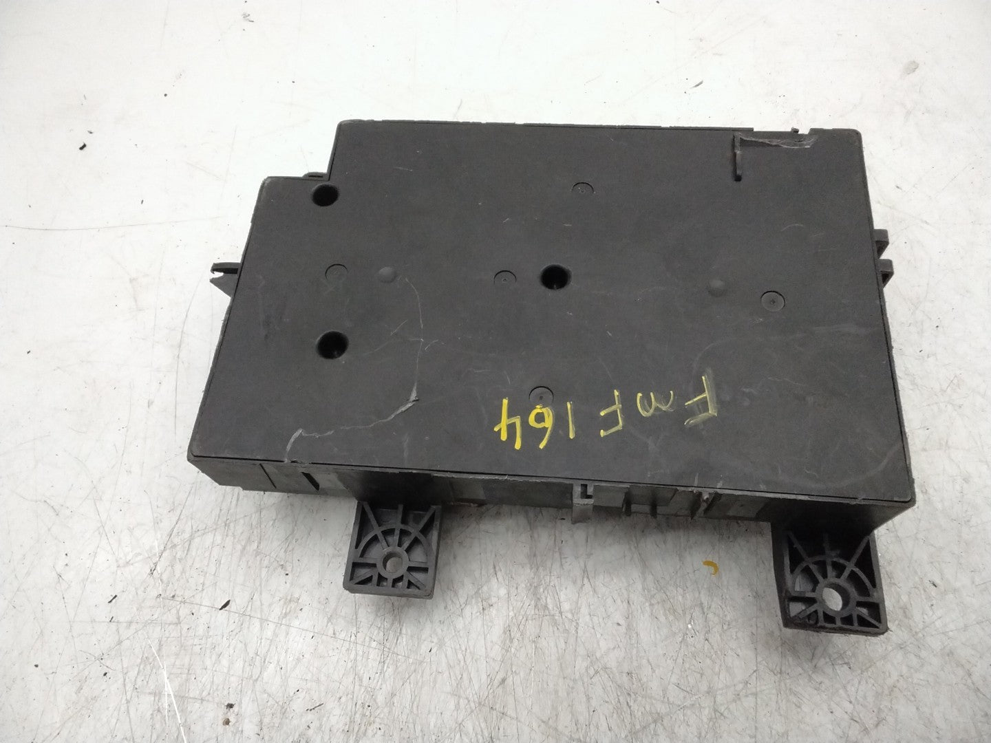 MITSUBISHI OUTLANDER FUSE RELAY  BOX  8637B687  FMF164