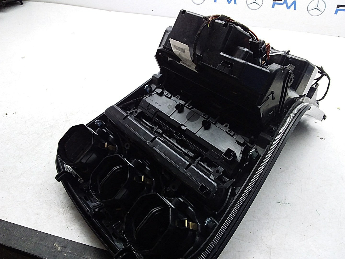 2014 ONWARDS MERCEDES C-CLASS W205 CENTRE  CONSOLE  A2056807210 FMK15 (DAMAGED)