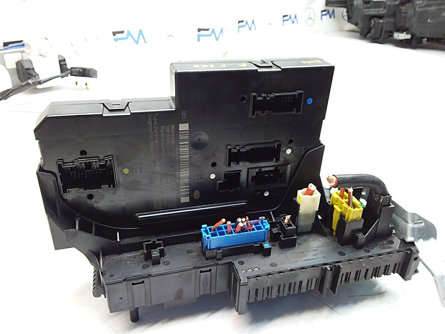 Mercedes C-CLASS W204 Fuse  Box RELAY A2049060205  FMF100