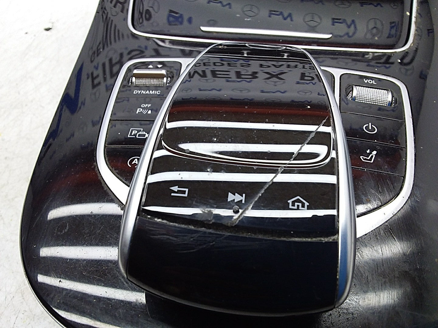 2016-2019 MERCEDES E CLASS W213 CENTRE  CONSOLE  A2138100815 FMK09 (DAMAGED)