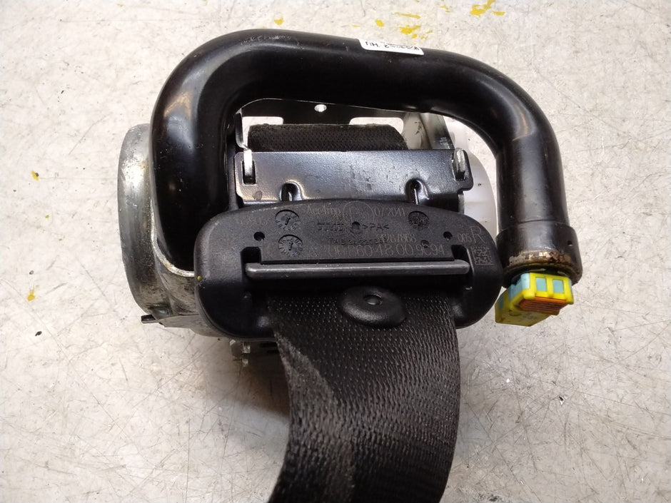 MERCEDES C CLASS W206 SALOON REAR SEAT BELT RIGHT A2068604800 FMS422 OSR