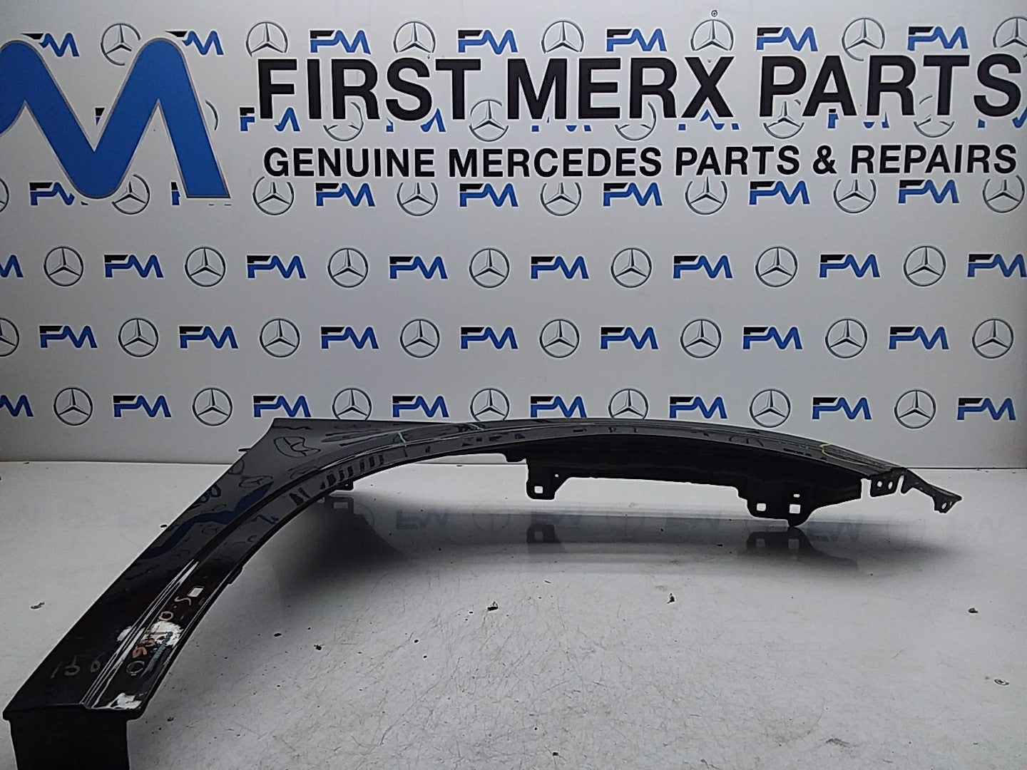 MERCEDES BENZ GLA W156 OS RIGHT DRIVER SIDE WINGS A1568810214 FMW02 (DAMAGED)