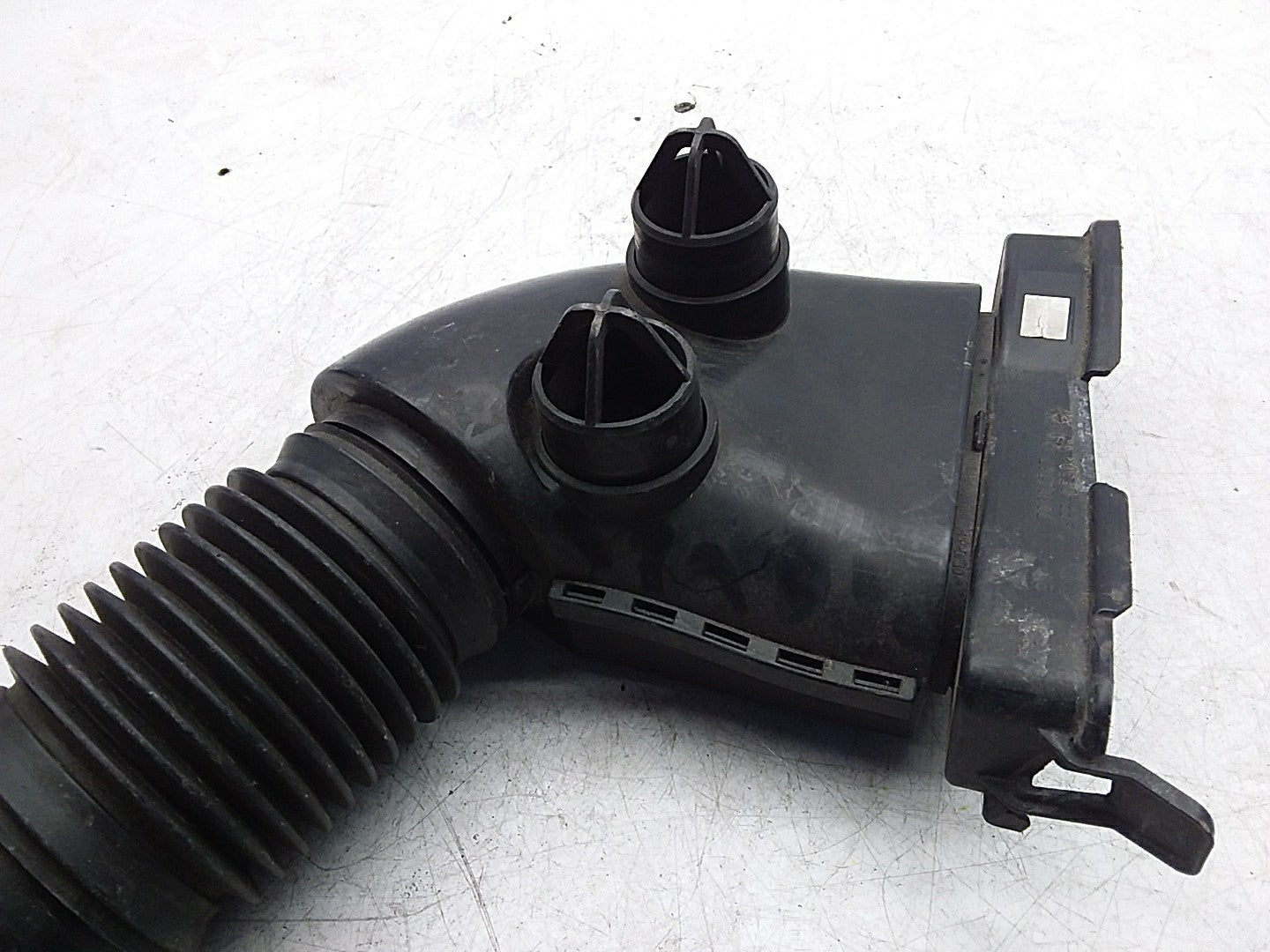 MERCEDES BENZ E-CLASS W213 AIR INTAKE TUBE A640940097 FMI25
