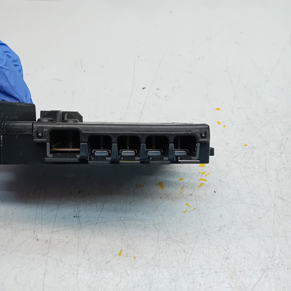Mercedes C-Class W205 Front Inboard Fuxebox Module Unit A2055402750 FM00815