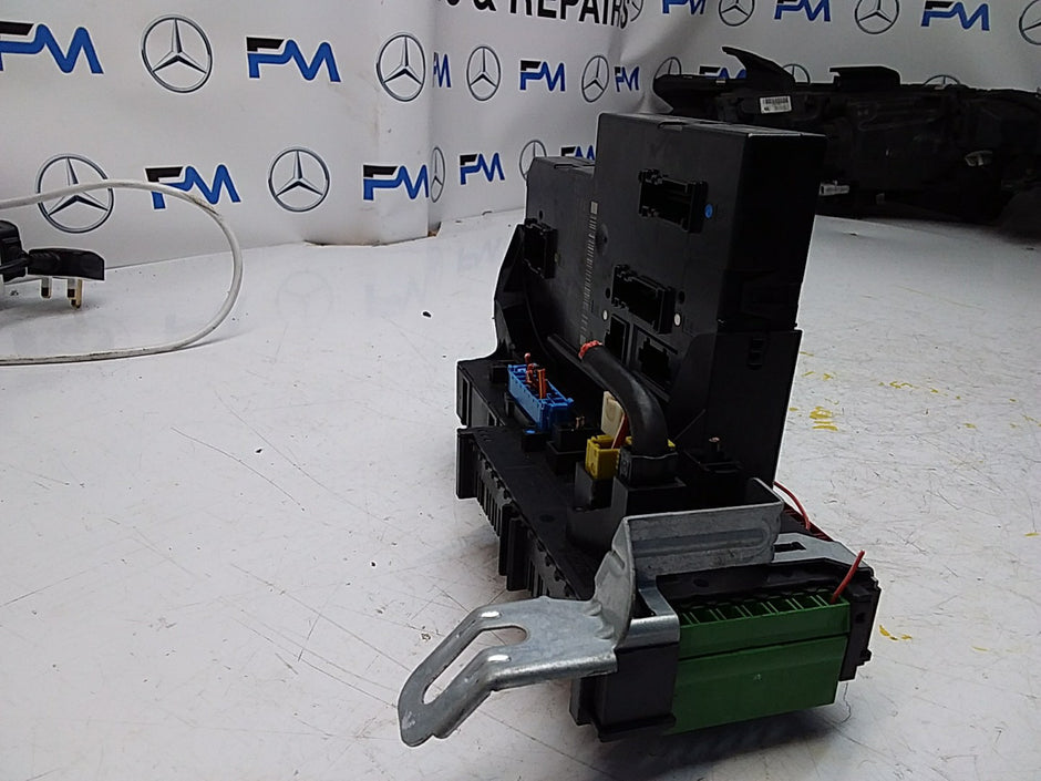 Mercedes C-CLASS W204 Fuse  Box RELAY A2049060205  FMF100
