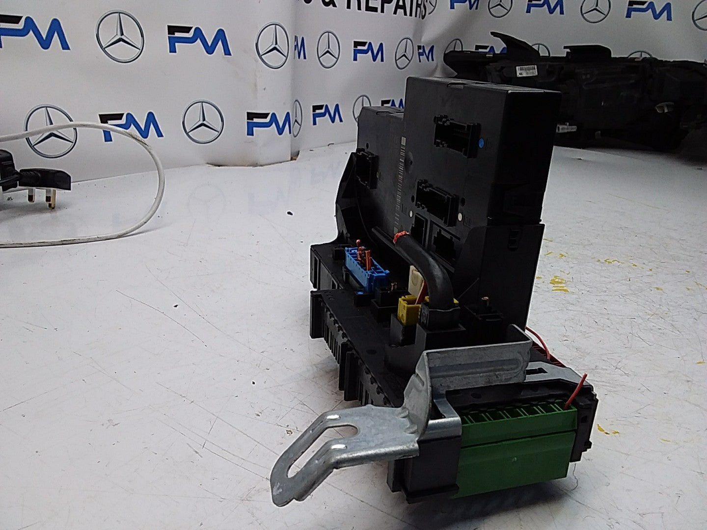 Mercedes C-CLASS W204 Fuse  Box RELAY A2049060205  FMF100