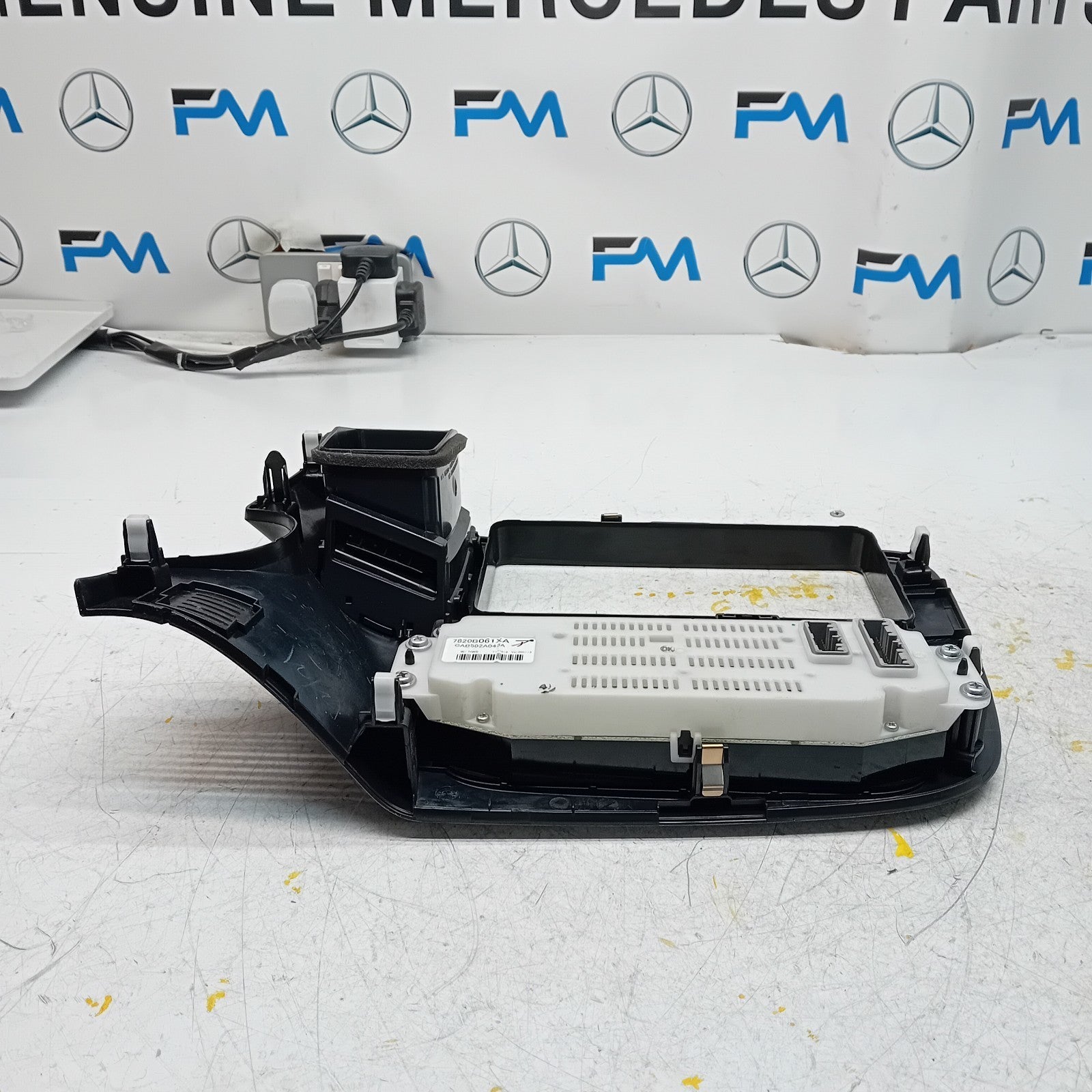 MITSUBISHI OUTLANDER PHEV HEATER  CONTROL PANEL CAB502A043A C68372 FM001070