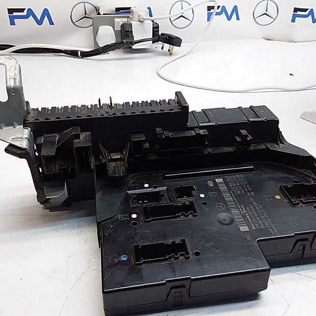 MERCEDES BENZ E-CLASS W212 FUSE BOX RELAY A2129003822 FMF108