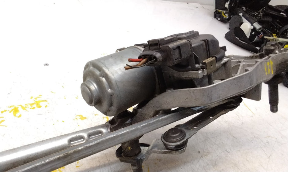 MERCEDES-BENZ E CLASS W213 FRONT WIPER MOTOR WITH LINKAGE A2138207402 FM00751