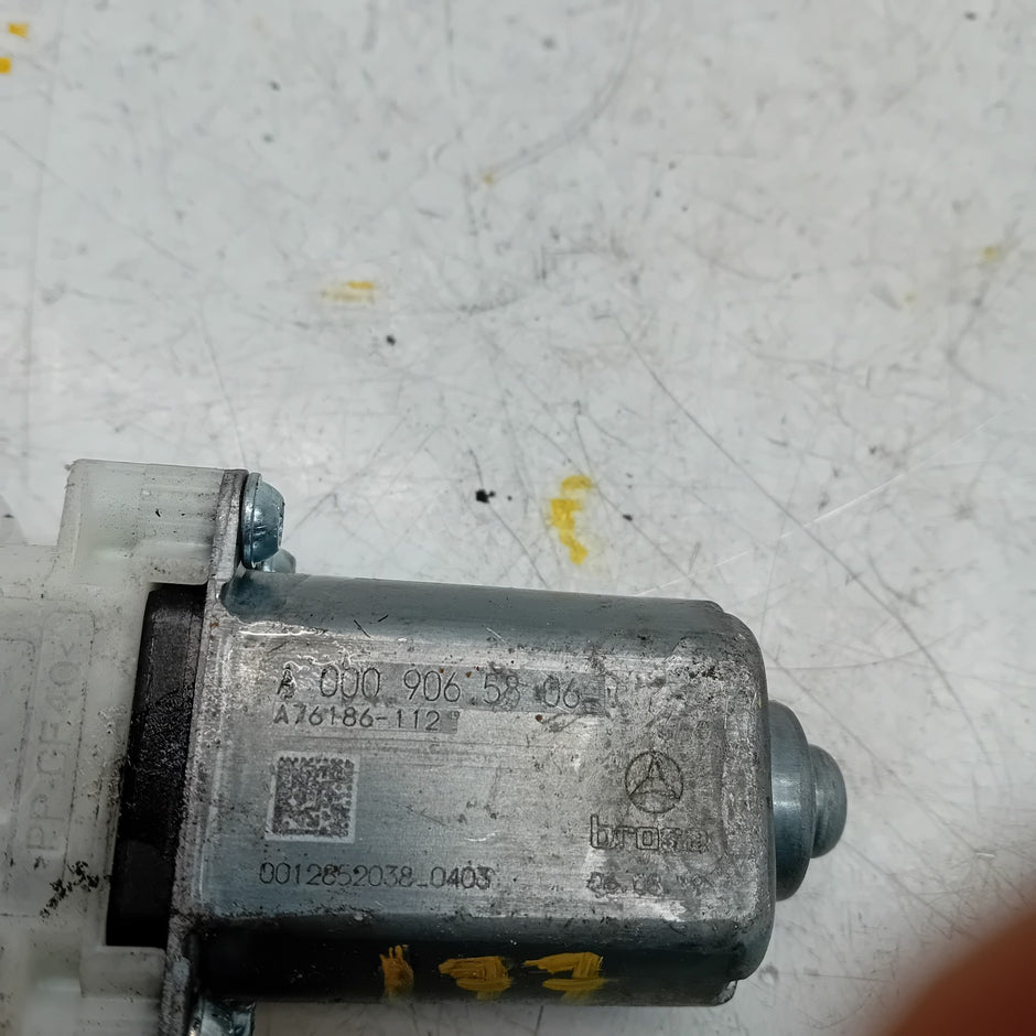 MERCEDES C E-CLASS W213 W205 PASSENGER FRONT WINDOW MOTOR A0009065806 FM00944