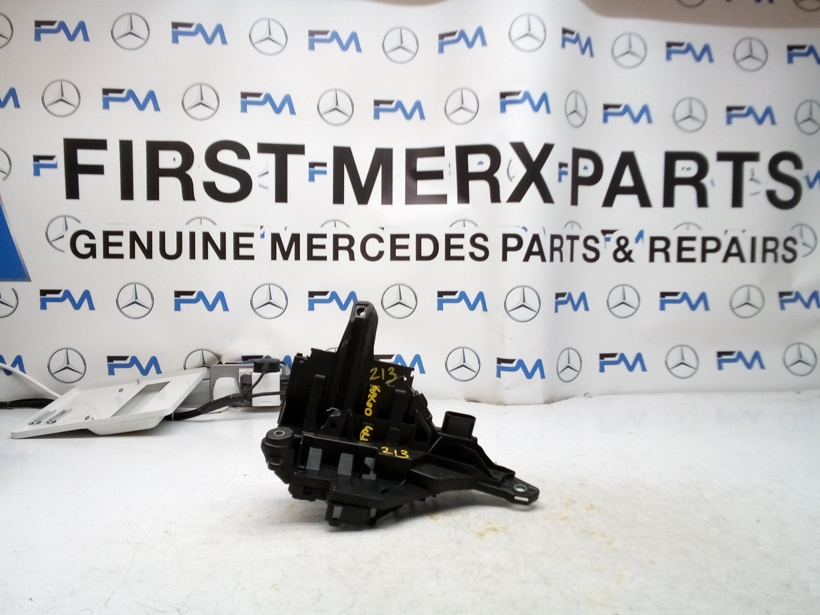 Mercedes E-CLASS W213 Fuse Relay Junction Box A2135400750 FM00789