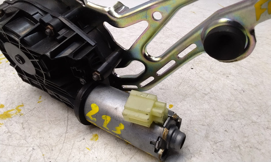 Mercedes C-CLASS W205 TAILGATE LIFT SOFT CLOSE 0390204 124 FM00748