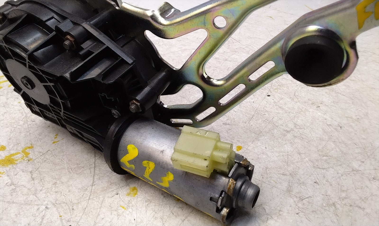 Mercedes C-CLASS W205 TAILGATE LIFT SOFT CLOSE 0390204 124 FM00748