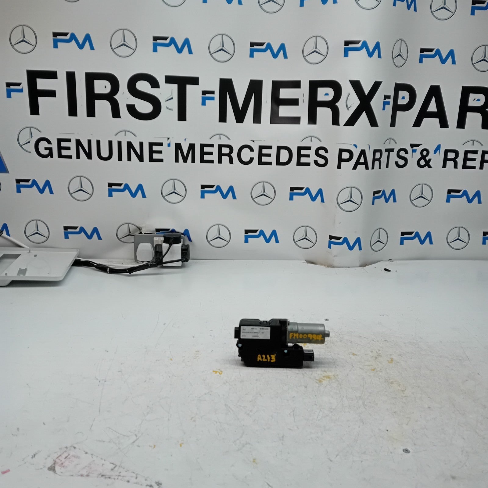 MERCEDES BENZ E-CLASS W213 2018 SUNROOF MOTOR  A2139067003 FM00934
