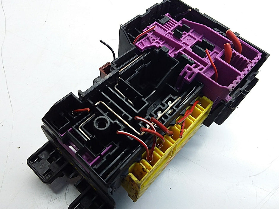 MERCEDES C CLASS FUSE RELAY BOX A2059067200 W205 2014 -2021 FMF11
