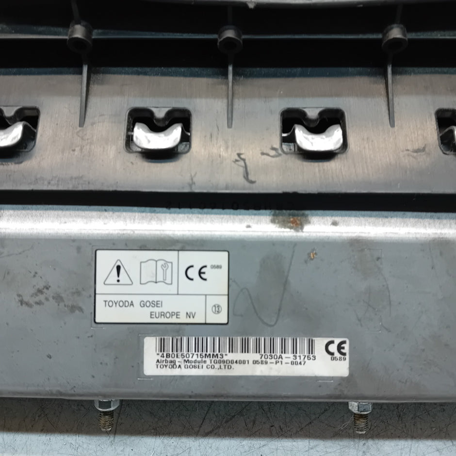 MITSUBISHI OUTLANDER MK3 KNEE AIR SRS BAG RIGHT DRIVER SIDE 7030A-31753 FM00994