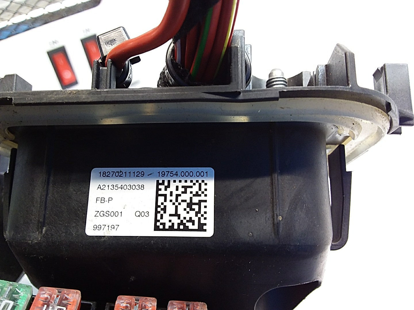 MERCEDES BENZ E-CLASS W213 2016 ONWARDS  FUSE RELAY BOX A2135403038 FMF116