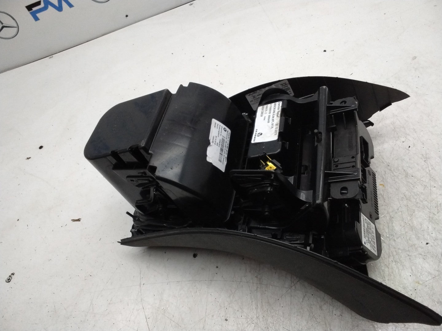 MERCEDES BENZ  A-CLASS W176 CENTRE  CONSOLE   A1766804800 FMK28