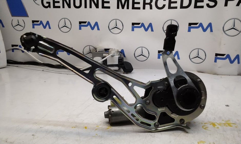 Mercedes C-CLASS W205 TAILGATE LIFT SOFT CLOSE 0390204 124 FM00748