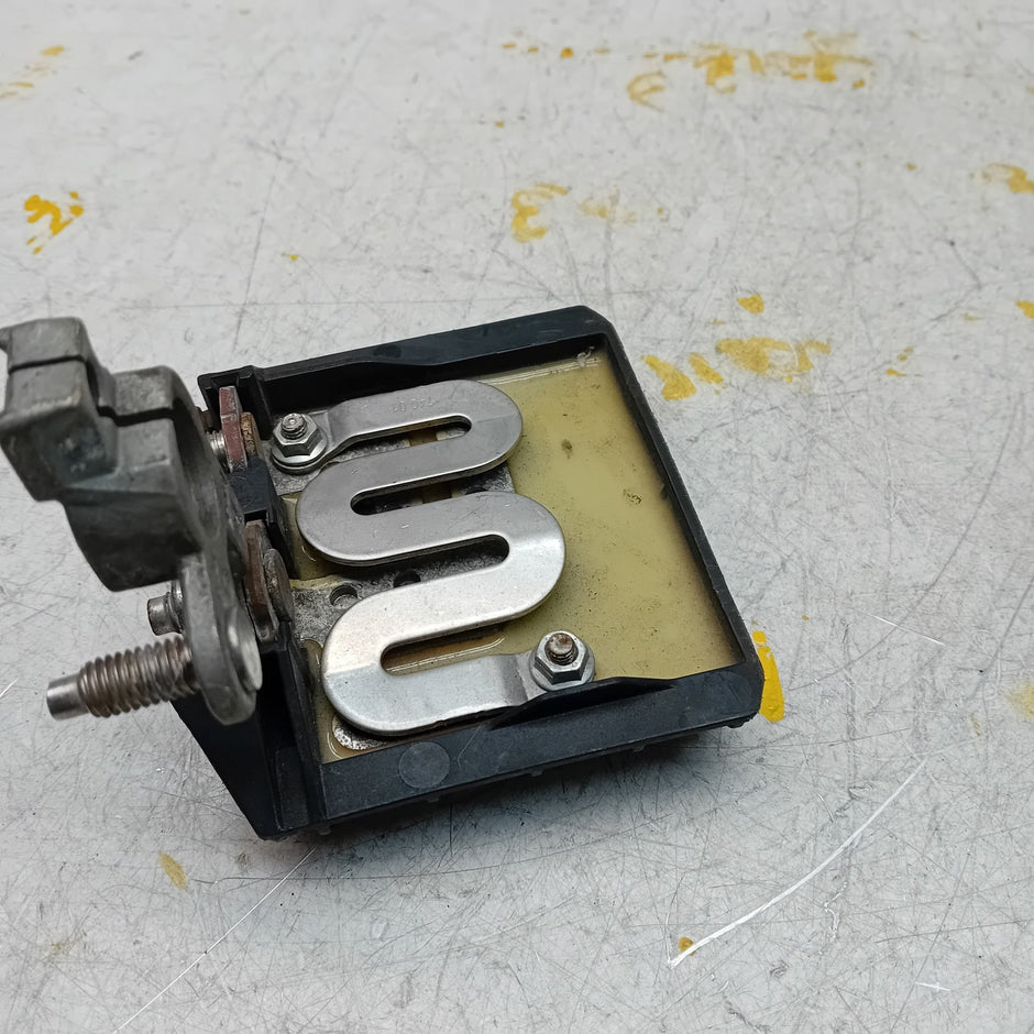 MERCEDES  C CLASS W205 W213 NEGATIVE BATTERY CLAM TERMINAL A0009068705 FM001057
