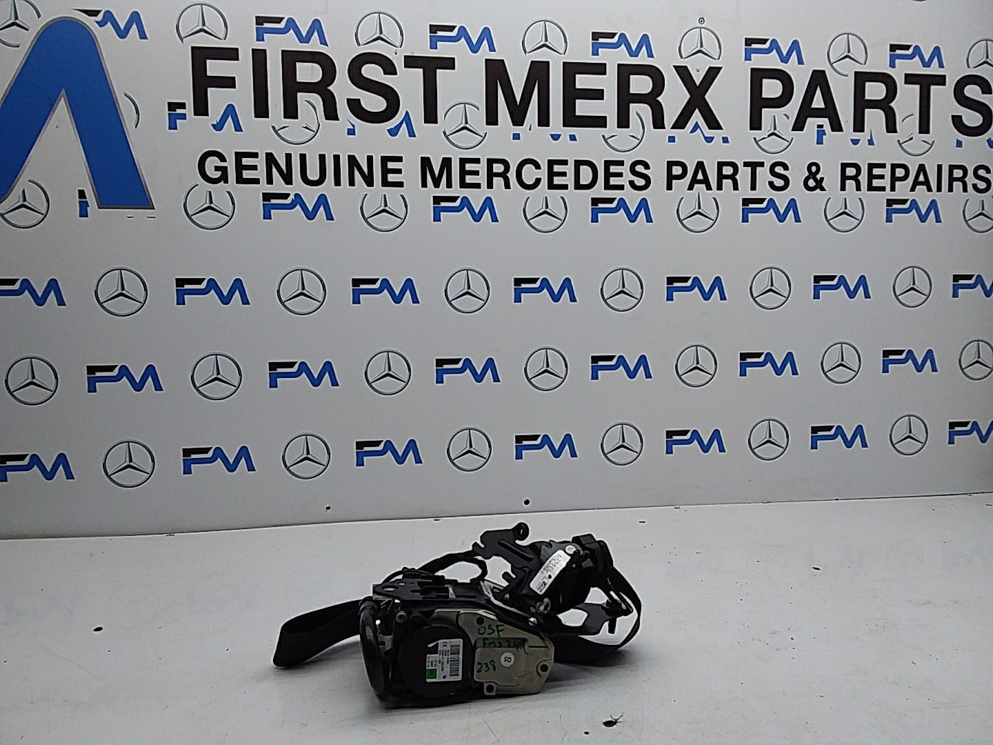 MERCEDES E-CLASS W238 SEAT BELT FRONT RIGHT DRIVER SIDE A2388602900 FMS249 OSF