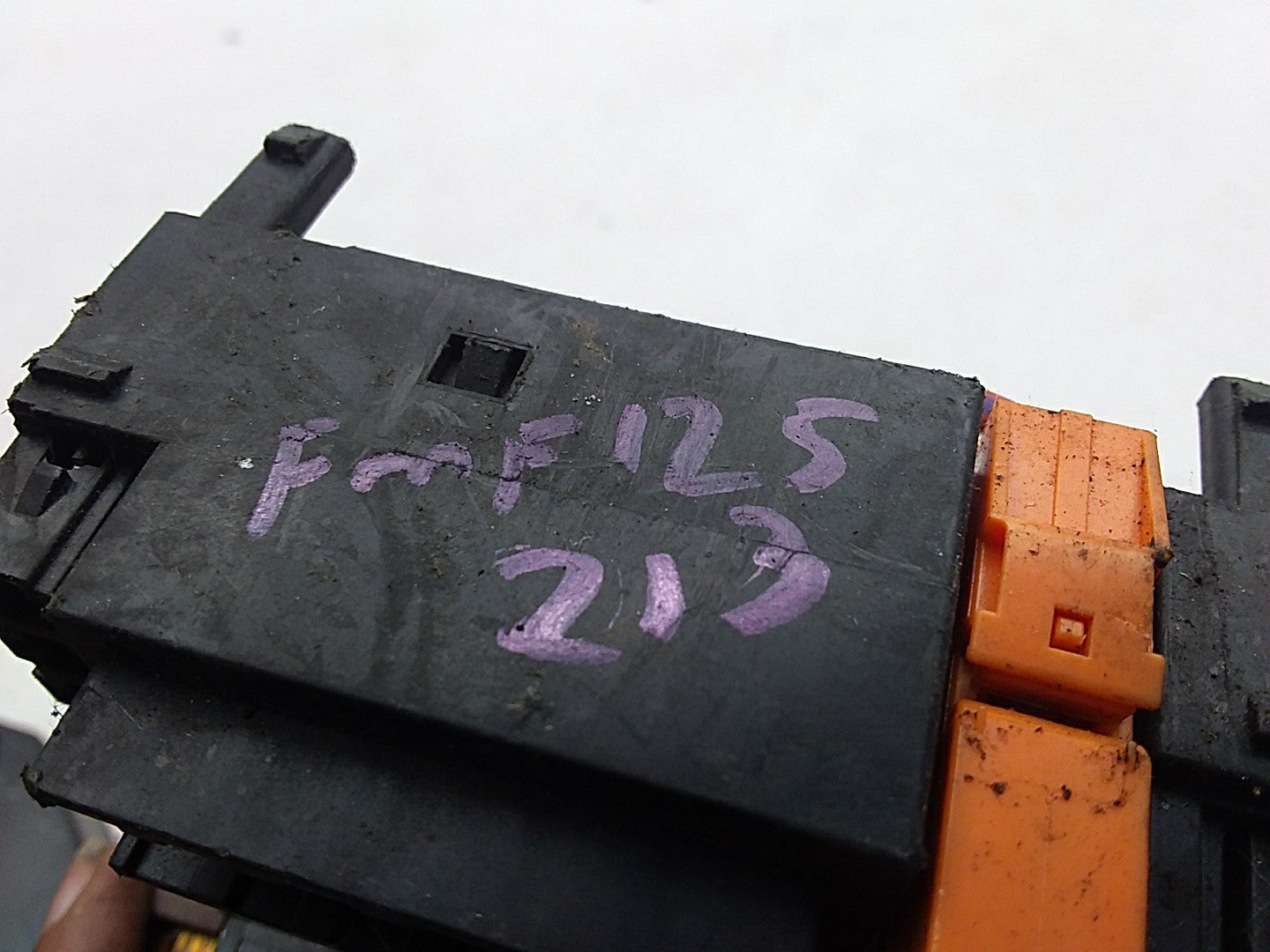 MERCEDES BENZ E-CLASS W213 2016 ONWARDS FUSE RELAY BOX A2139068801 FMF125