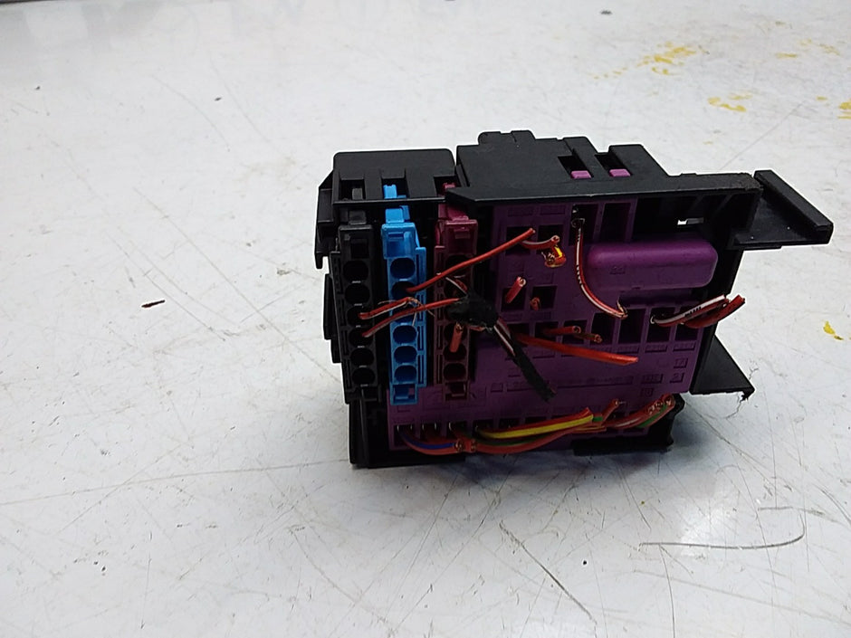MERCEDES BENZ E-CLASS W213 2016 ONWARDS  FUSE RELAY BOX A2135400414 FMF117