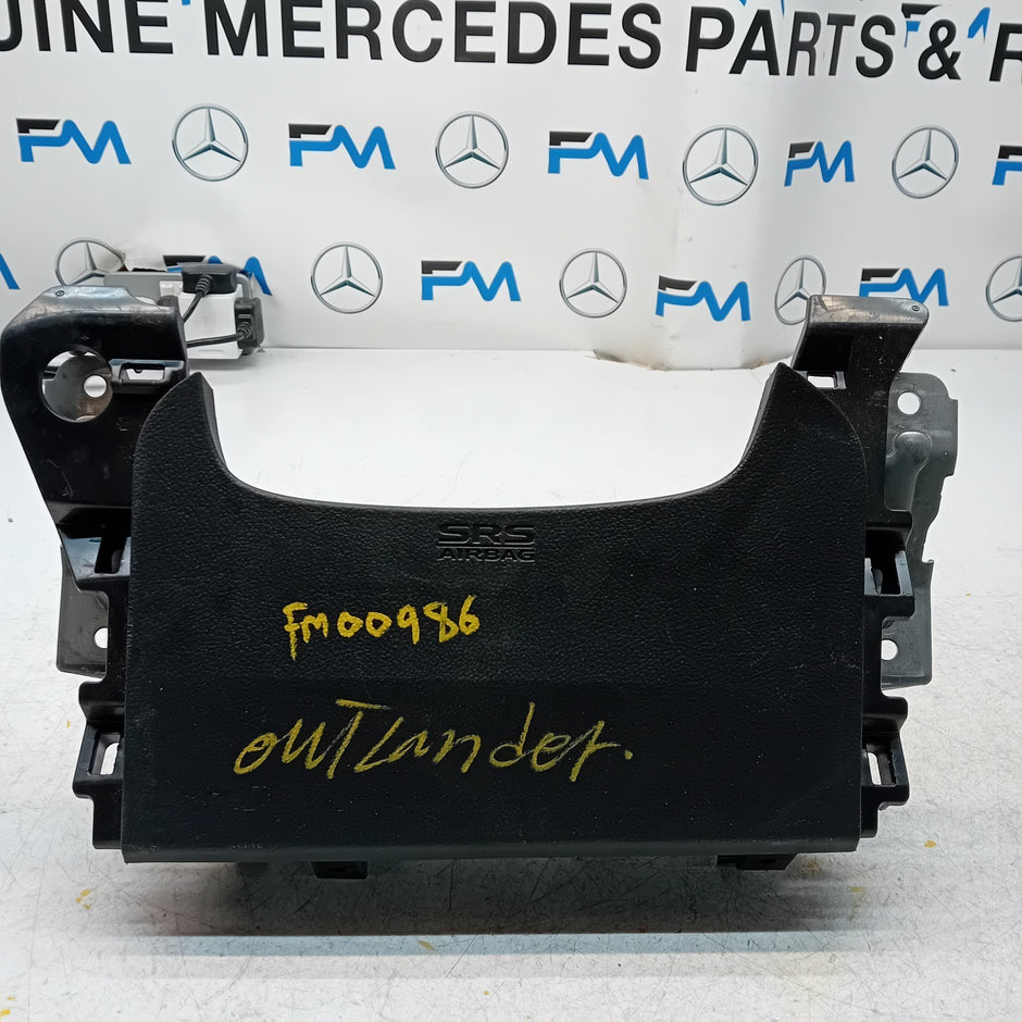 MITSUBISHI OUTLANDER MK3 KNEE AIR SRS BAG RIGHT DRIVER SIDE 7030A-31753 FM00986