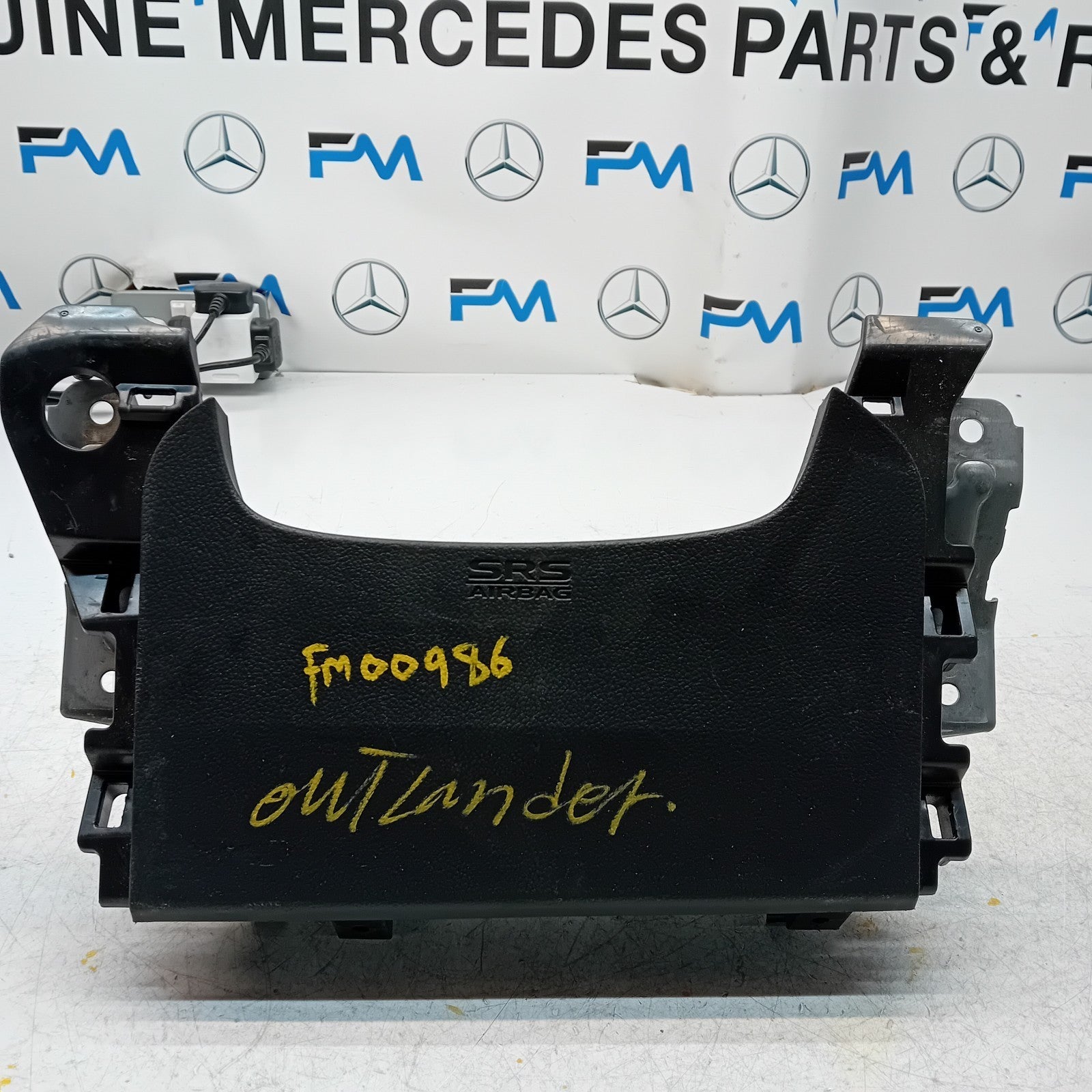 MITSUBISHI OUTLANDER MK3 KNEE AIR SRS BAG RIGHT DRIVER SIDE 7030A-31753 FM00986