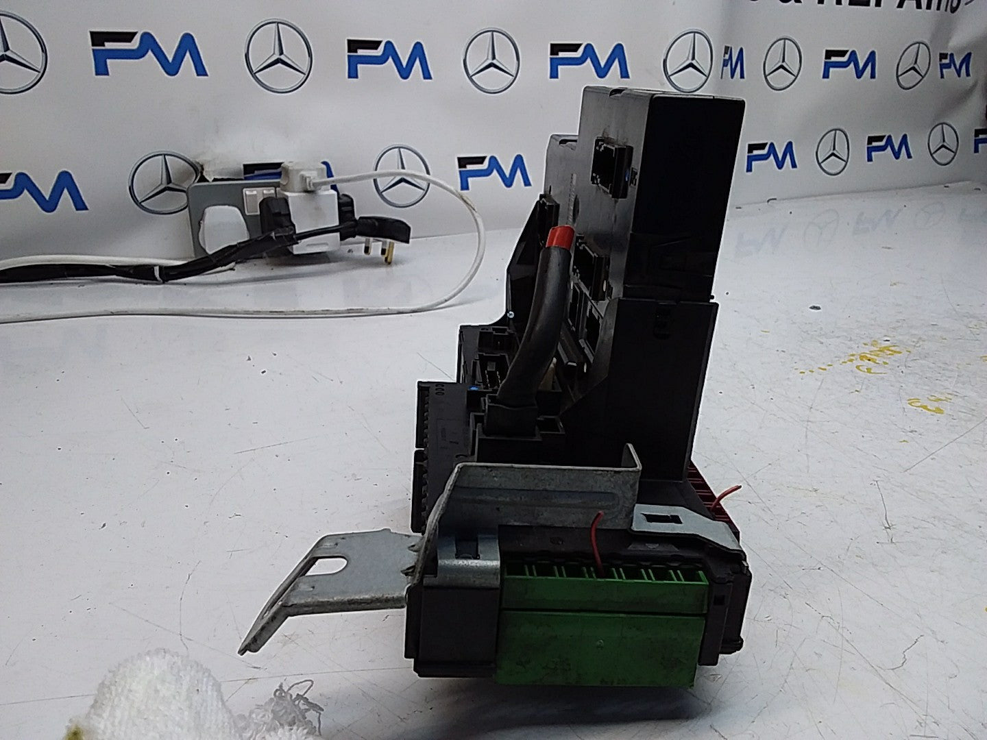 MERCEDES C-CLASS W204  FUSE  BOX RELAY A2049060205 FMF102