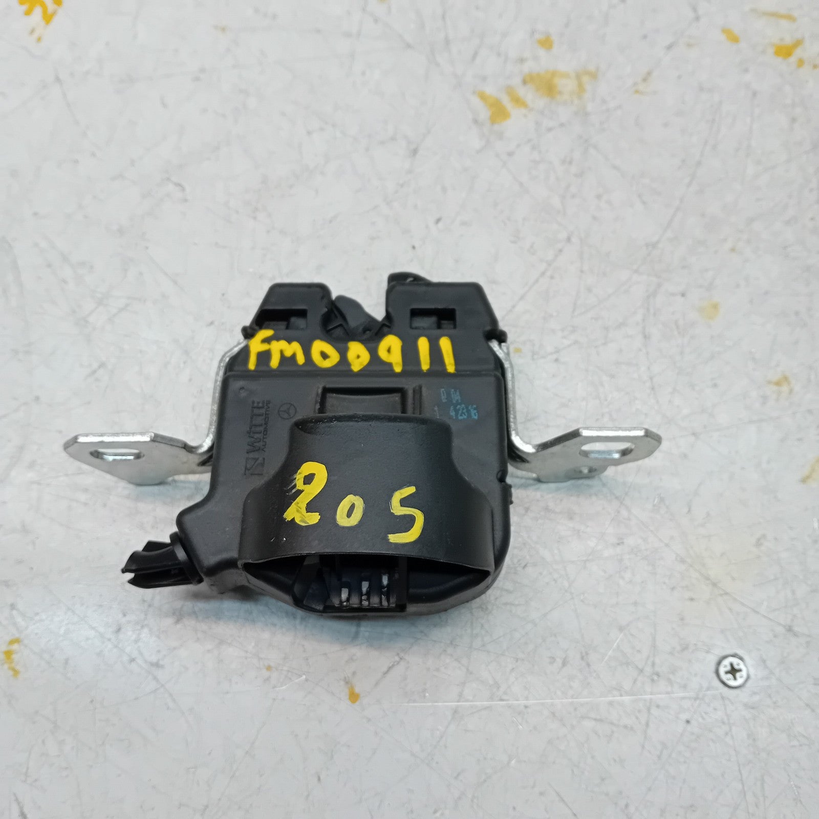 GENUINE MERCEDES BENZ C-CLASS W205 TRUNK LID LOCK LATCH FM00911