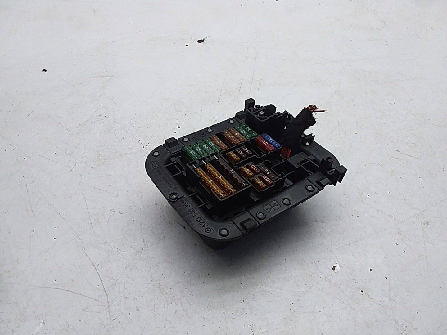 MERCEDES BENZ E-CLASS W213 2016 ONWARDS FUSE RELAY BOX A2135403038 FMF124