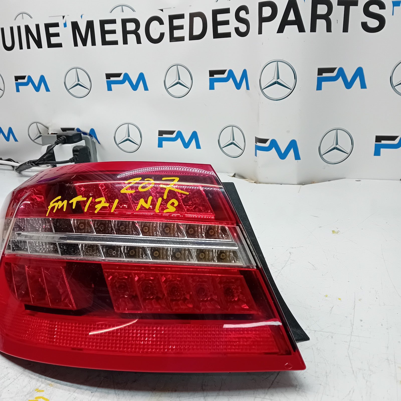 MERCEDES E-CLASS W207 COUPE PASSENGER SIDE NS REAR TAIL LIGHT A2079060158 FMT171