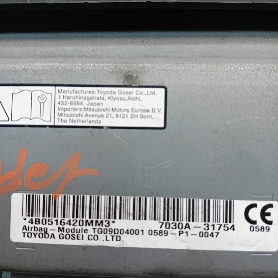 MITSUBISHI OUTLANDER MK3 KNEE AIR SRS BAG RIGHT DRIVER SIDE 7030A-31754 FM00985