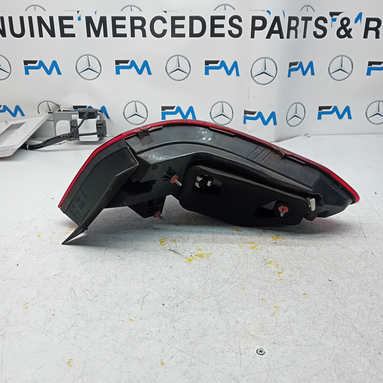 MERCEDES E-CLASS W212 PASSENGER SIDE LEFT NS REAR TAIL LIGHT A2129060703 FMT220