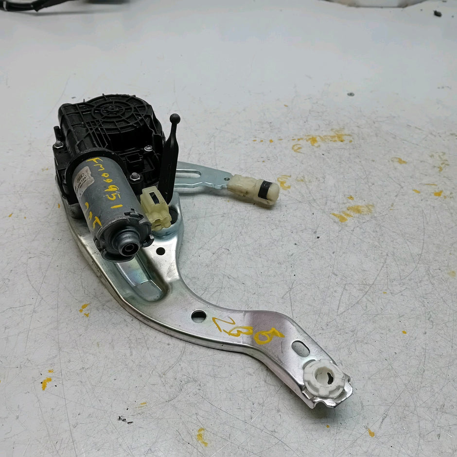 Mercedes Benz C-CLASS W205 TAILGATE POWER LIFT SOFT CLOSE 0390204 124 FM00951