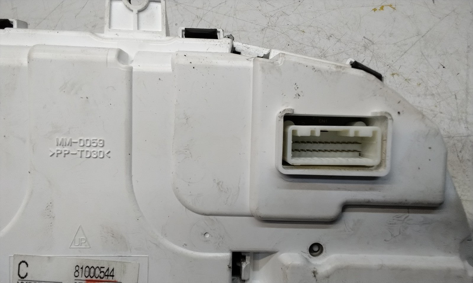 MITSUBISHI OUTLANDER 8100C544 SPEEDOMETER INSTRUMENT CLUSTER FM00758