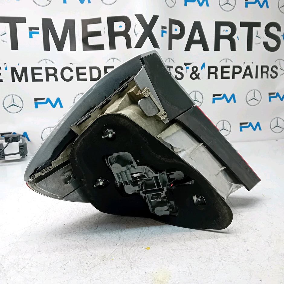 MERCEDES C-CLASS W203 2008 DRIVER OS REAR TAIL LIGHT A2038204864 FMT155