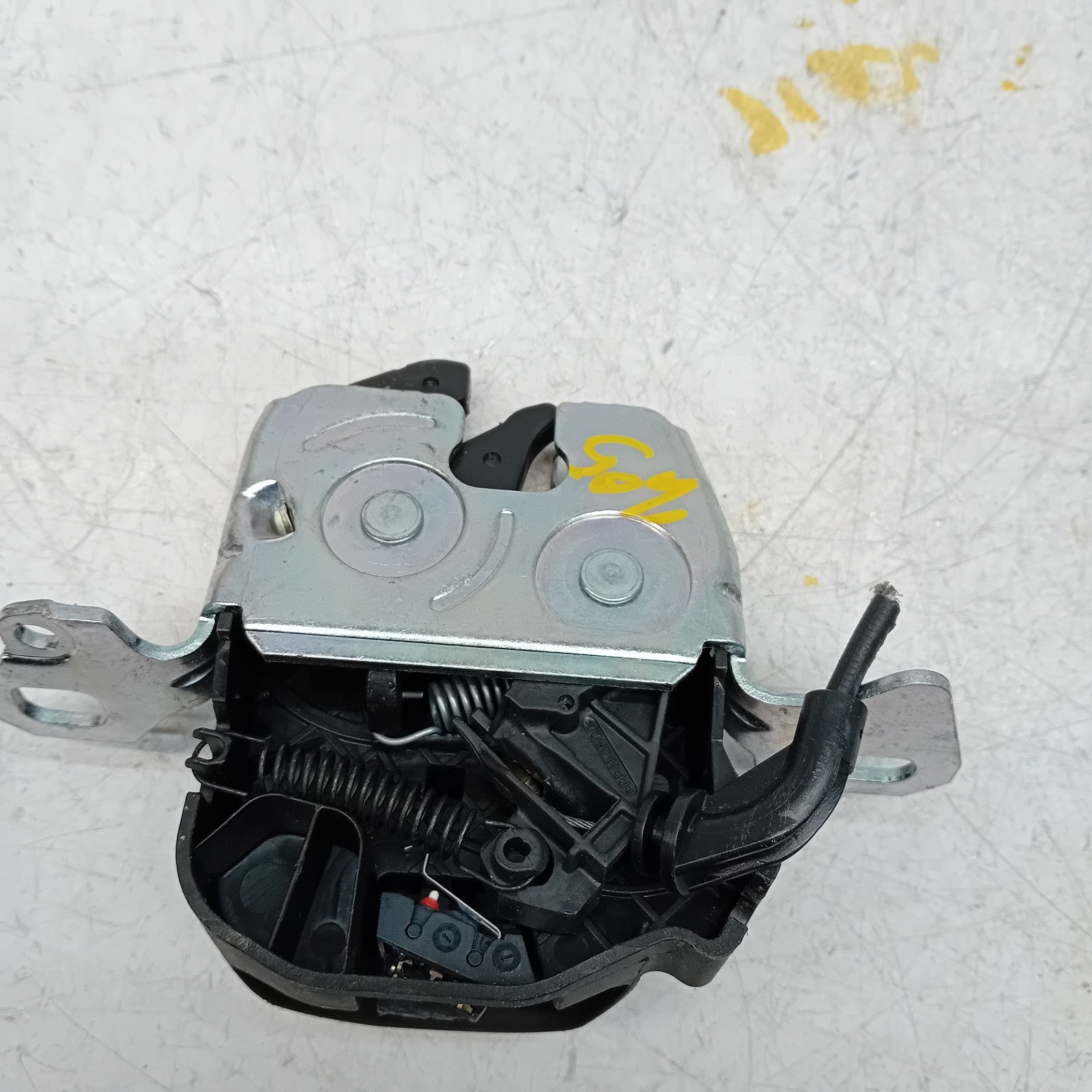 GENUINE MERCEDES BENZ C-CLASS W205 TRUNK LID LOCK LATCH FM00874