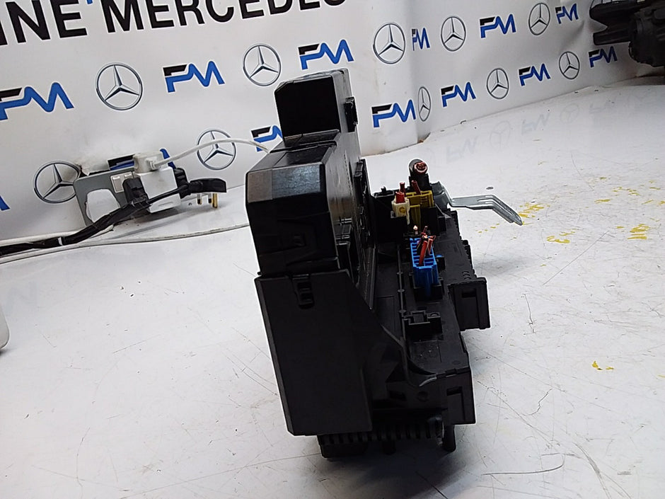 Mercedes C-CLASS W204 Fuse  Box RELAY A2049060205  FMF100